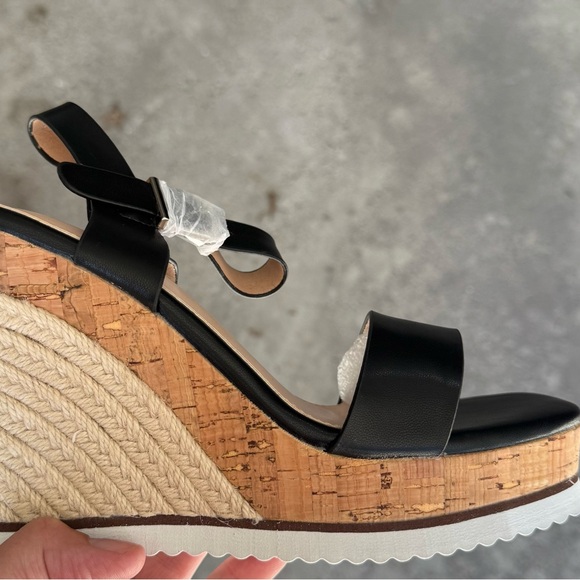 Elegant Black Wedge Sandals - Picture 1 of 11